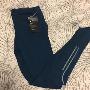 NWT Nike Speed 7/8 Running Tight